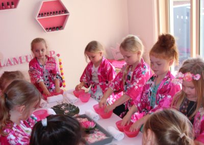 glam-us-up-p-girls-parties-11